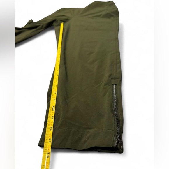Athleta Olive Green Travel Trek Pants Womens 10 Lightweight Stretch NWOT - Picture 4 of 7